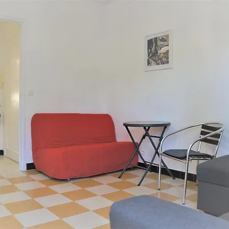 First Line Studio With Carnoles Palace View