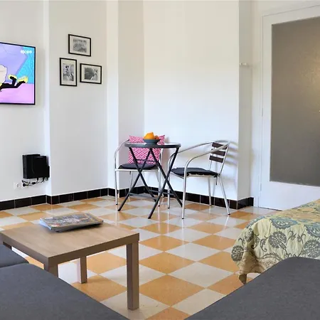 First Line Studio With Carnoles Palace View *